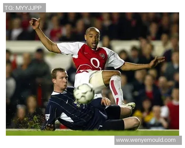 足球明星精彩瞬间射门集锦图文展示尽显球场魅力与技术风采